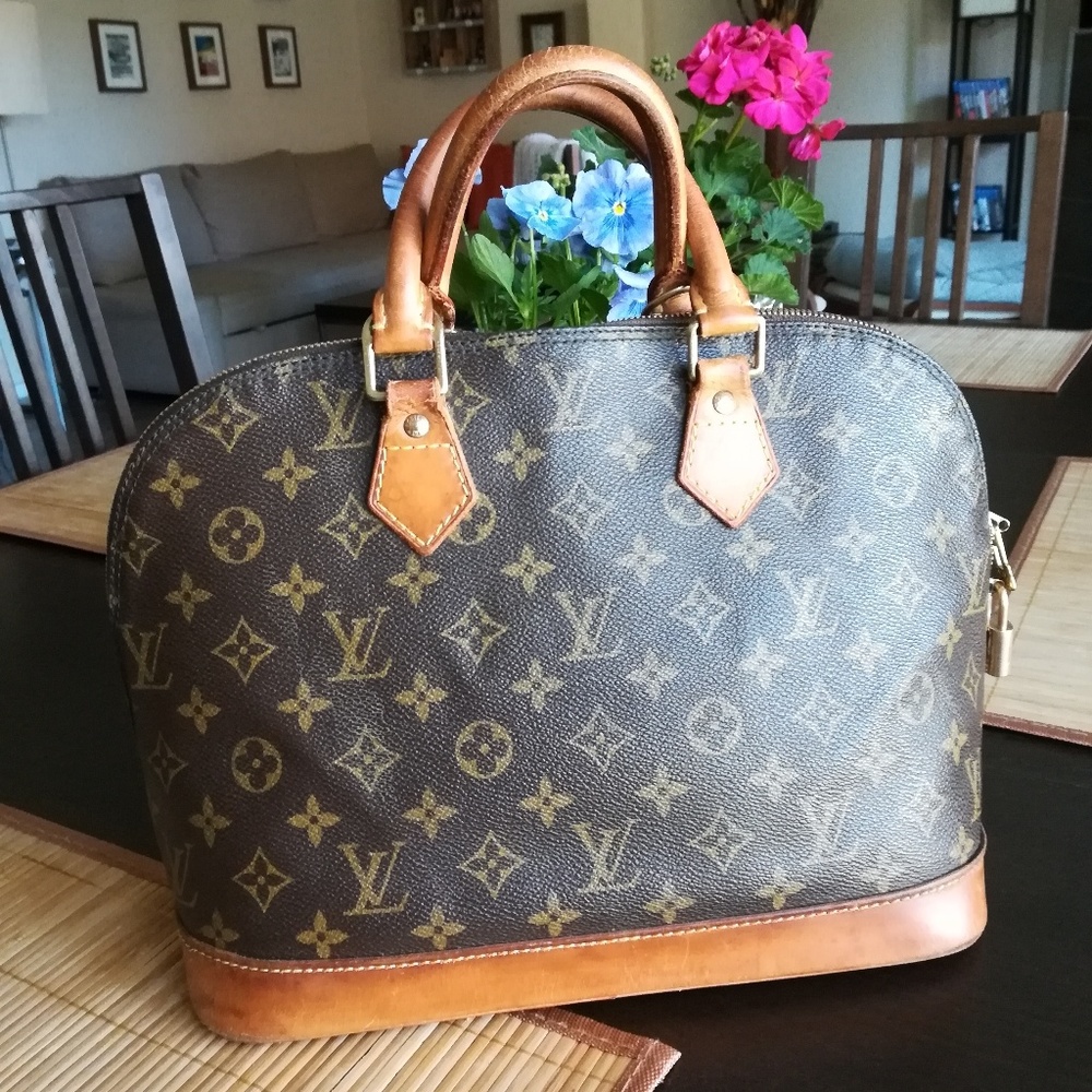 100% Authentic Louis Vuitton Alma PM Handbag